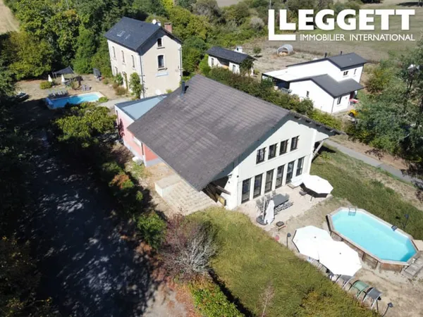 Belle rénovation ferroviaire, 2 maisons indépendantes actuellement exploitées en gîtes haut de gamme