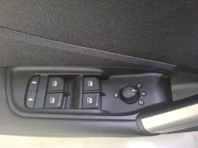 Audi Q2 35 tfsi 150 s tronic 7 — photo 30