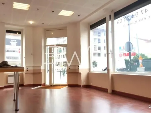 Emplacement n° 1 : Boutique d'Angle 170m²