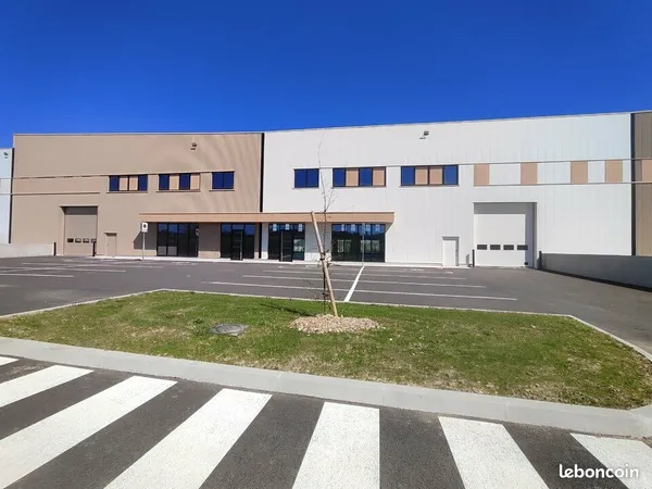LOCAL D'ACTIVITE 3000 m² VAULX MILIEU