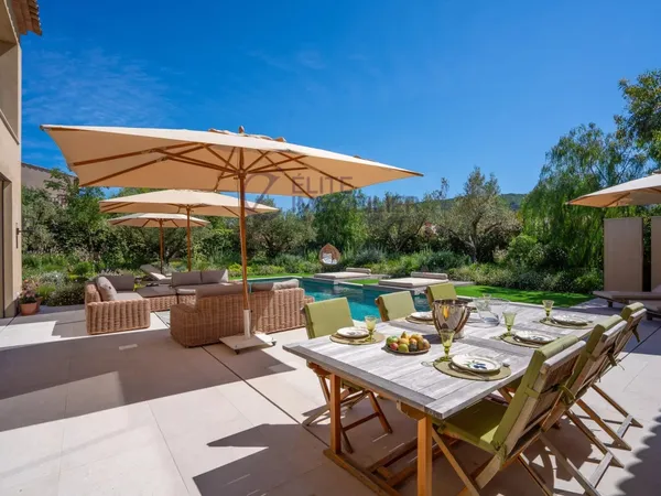 Saint-Tropez- Belle villa contemporaine