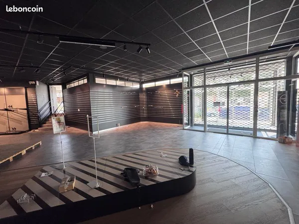 Immeuble d'activités / commercial 1 425 m² - Emplacement stratégique Atlantis Saint-Herblain