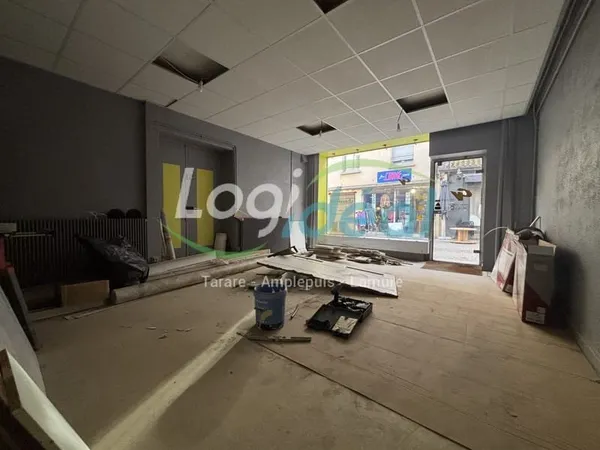 Local commercial avec vitrine