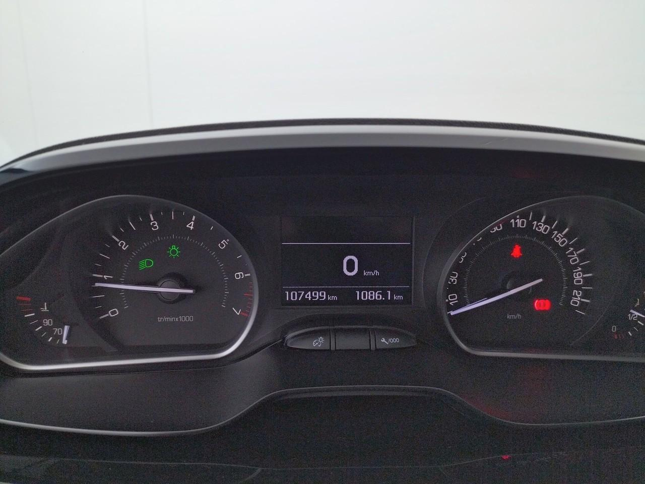 Peugeot 208 puretech 82ch s&s bvm5 tech edition — photo 18