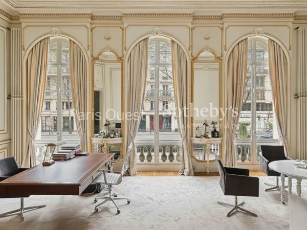 Hôtel particulier 16 pièces 718 m²