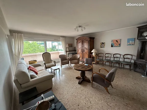 F5 avec terrasse et garage a St Etienne