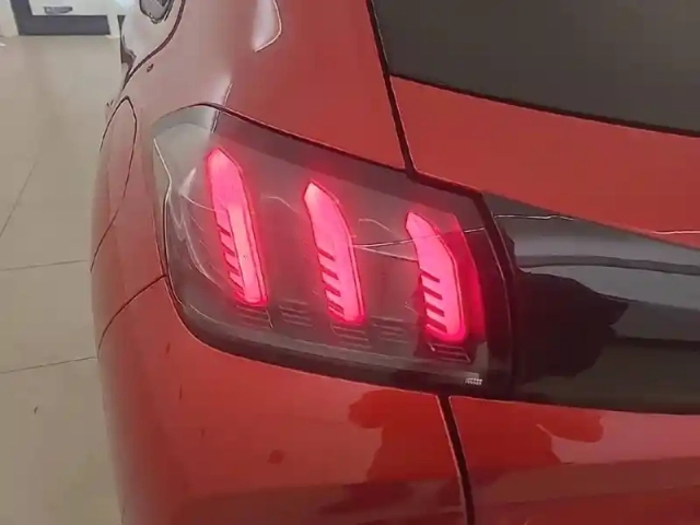 Peugeot 208 puretech 100 s&amp;s eat8 — photo 61