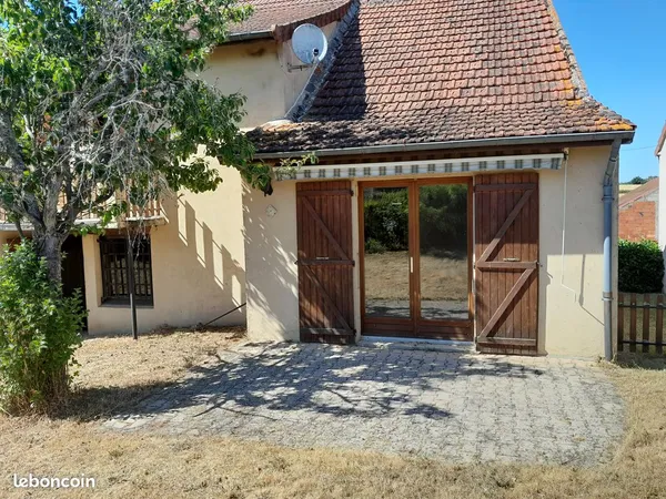 Maison de 96m² - 3 chambres - Terrain 7000m² - Dépendances