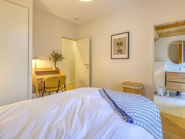 Chambre meublée dans colocation