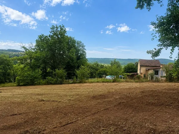 Beau terrain St Cyprien 7600 m²