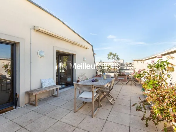 Levallois Perret /Anatole France- Dernier étage avec terrasse de 40m²