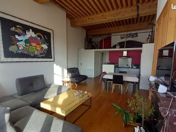 Appartement Canut entièrement meublé T3 au coeur de la Croix Rousse