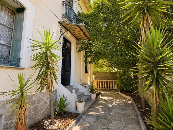 Villa de charme avec jardin arboré