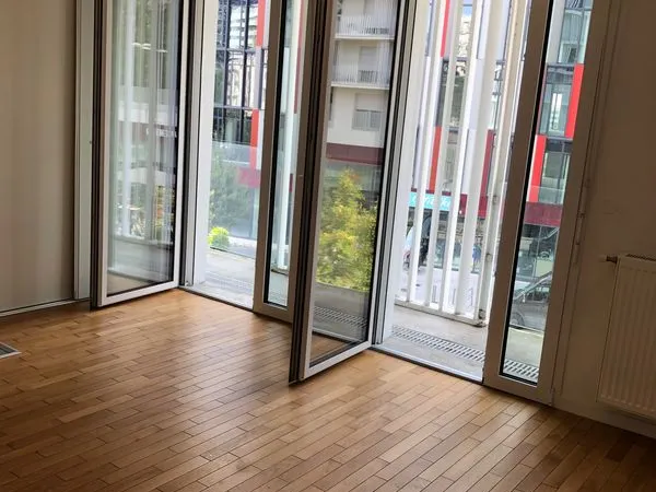 Studio 28 m2 balcon au pied du RER Nanterre Université