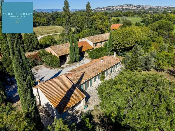 Maison 10 pièces 310 m²