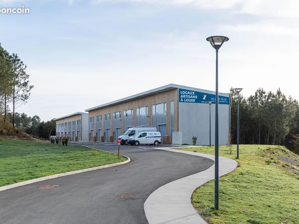 LOCAL D'ACTIVITÉS 132 m² - À louer - Zone d'Arriet