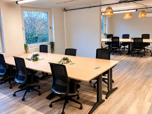 Bureaux 230 m² clé en main - Entièrement rénovés, meublés & équipés - Lognes