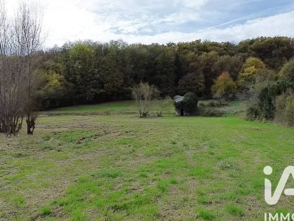 Terrain constructible 8728 m²