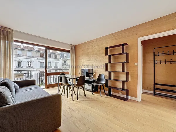 Studio meublé lumineux avec balcon