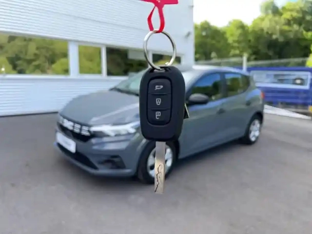 Dacia Sandero sce 65 — photo 25