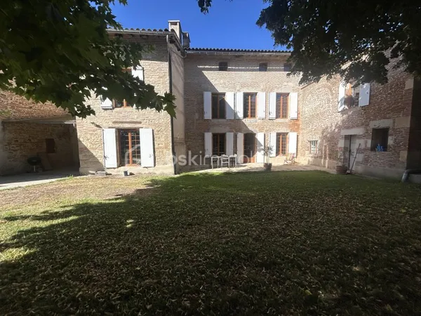 Maison 8 pièces 402 m²