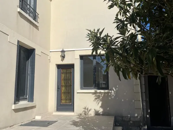 MAISON style 1930 avec 4 CHAMBRES SAINTE SAVINE, commune de