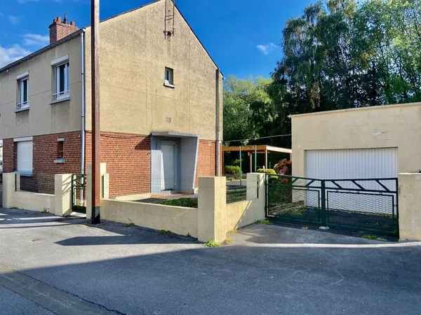MAISON SEMI-INDIVIDUELLE 3 CHAMBRES GRAND GARAGE JARDI