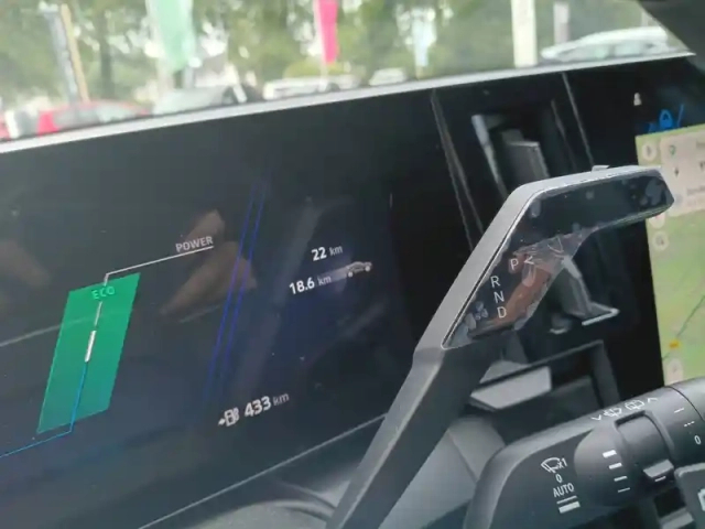 Renault Megane e-tech 220 ch autonomie confort — photo 13