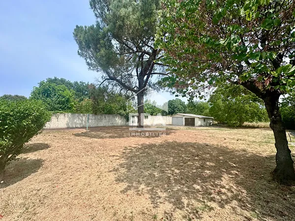Terrain 808 m²