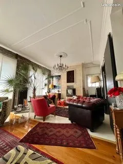 Maison ancienne 206m2 plein sud, avec jardin,terrasse 4 garages à 5mn du centre-ville