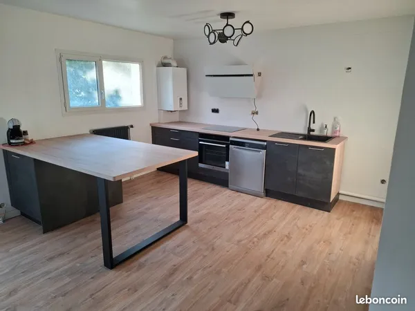 Appartement rénové avec 2 chambres