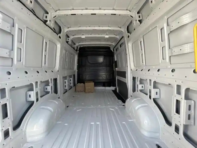 Volkswagen Crafter fg 35 l3h3 2.0 tdi 140ch business traction bva8 — photo 8