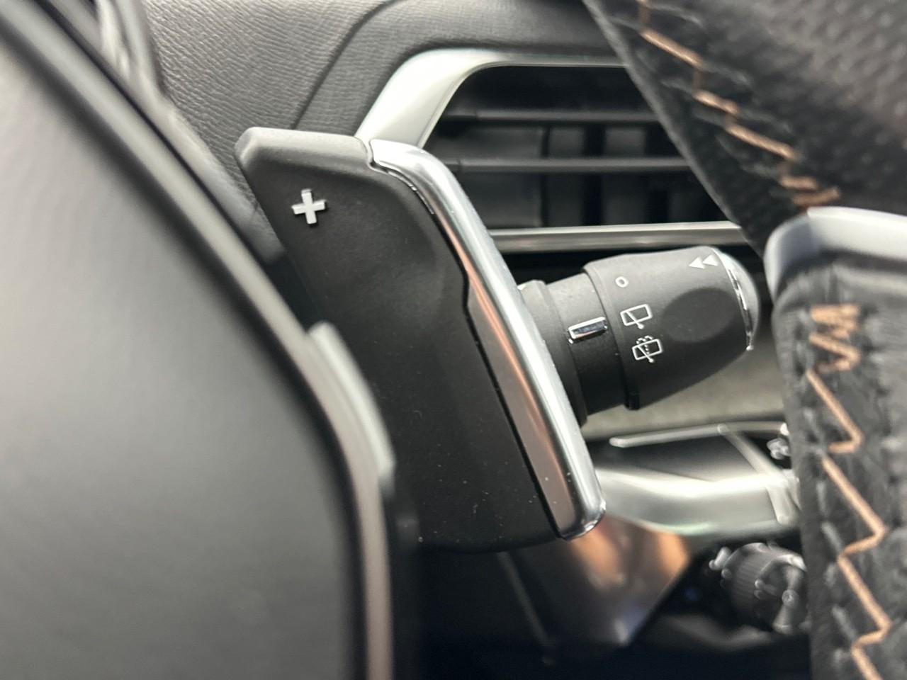 Peugeot 5008 puretech 180ch s&s eat8 gt pack — photo 18