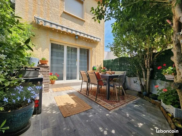 ✨ Triplex renové avec terrasse sans vis-à-vis - calme & proche commodités ✨
