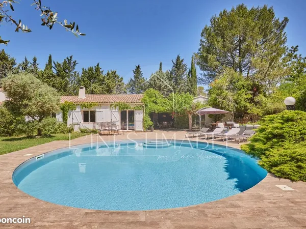 Propriété 7 pièces 240 m²