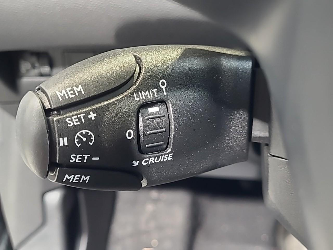 Peugeot 208 hybrid 100 e-dcs6 allure — photo 24