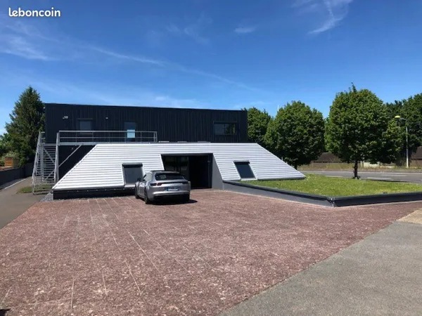 Titre : Superbe Local Professionnel de 600 m² à Angoulême (Ma Campagne) - Idéal tout secteur