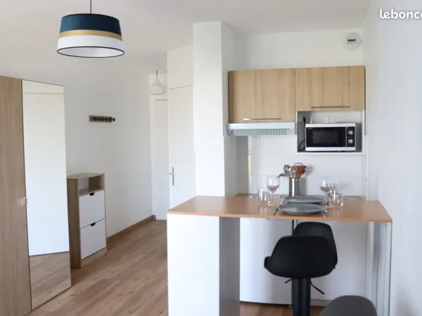 Studio meublé 23 m2, balcon, parking