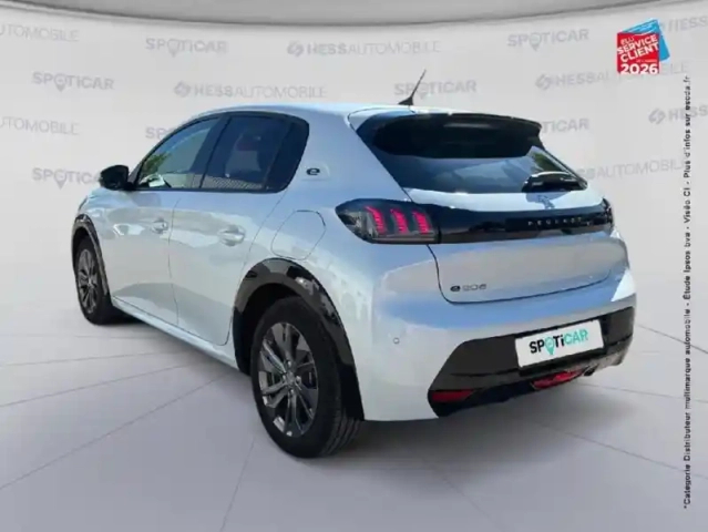 Peugeot 208 e- 136ch allure pack — photo 8