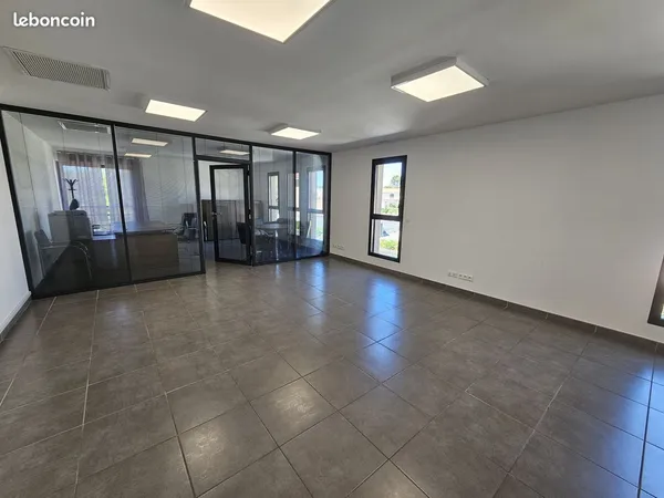 Local 63 m² Rognac