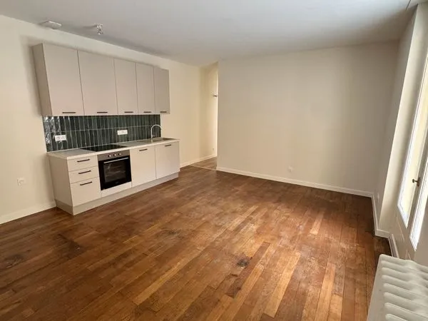 T2 rénové 49 m² + terrasse 70 m² - Centre Vichy