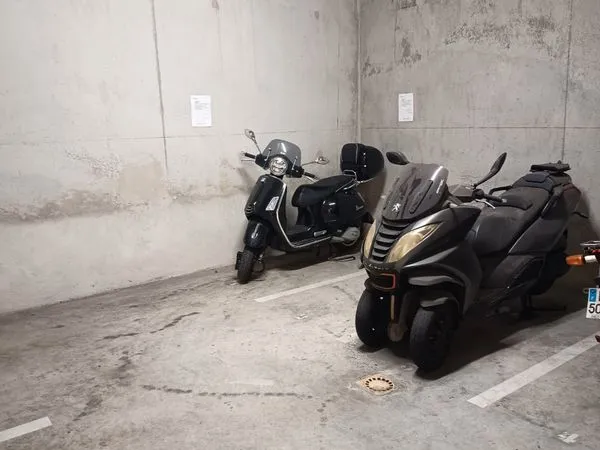 Parking moto