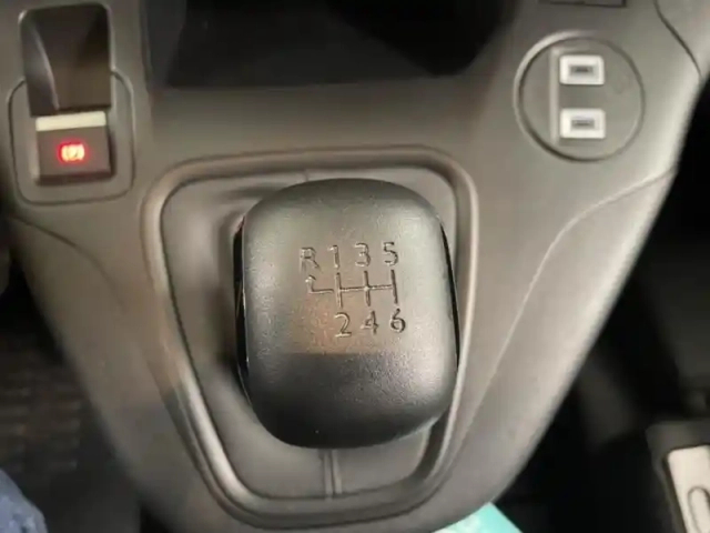 Opel Combo cargo m 650kg bluehdi 100ch s&amp;s pack premium connect — photo 12
