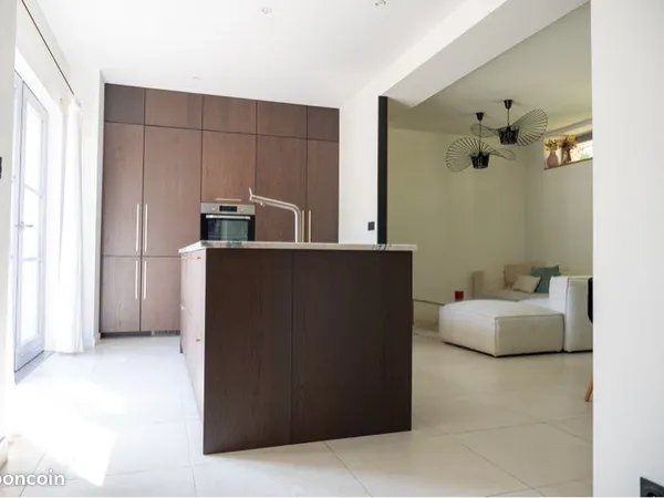 OLIVET - 80 m² rénovés avec jardin et terrasse - 2 chambres - 2 parkings - Ancien château au bord du