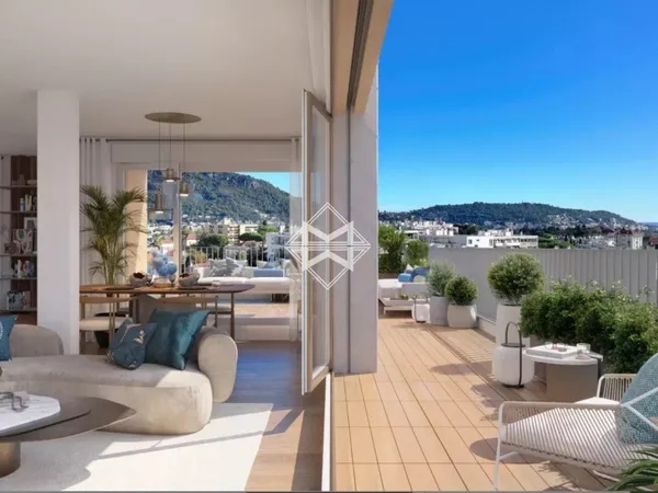 Magnifique duplex 4 chambres en toit terrasse à Cimiez