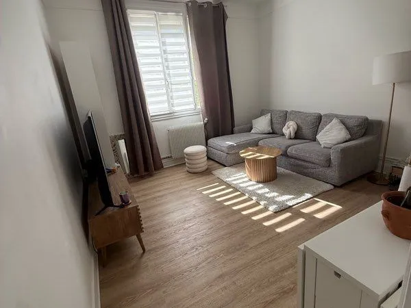 Appartement 50m² entièrement rénové - Rez-de-chaussée surélevé - Quartier calme, proche Neoma