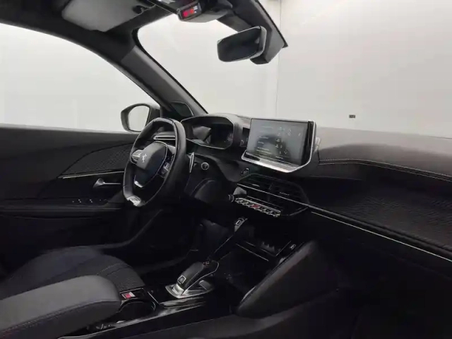 Peugeot 2008 puretech 130 s&amp;s eat8 — photo 22