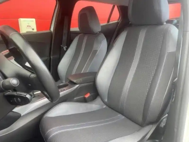 Peugeot 2008 1.2 puretech 100ch s&amp;s allure — photo 8