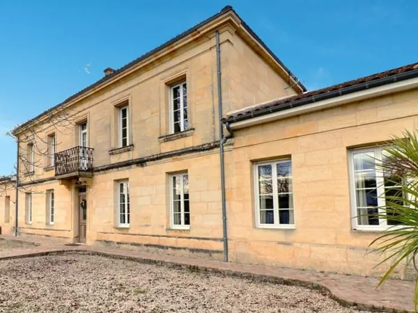 Maison de caractère avec salle de réception