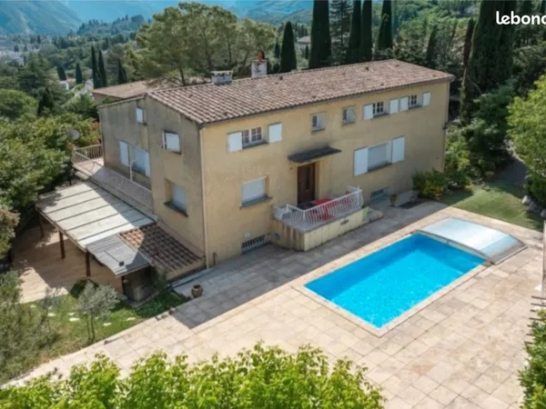 Très grande maison sur les hauts d'Aix-en-Provence